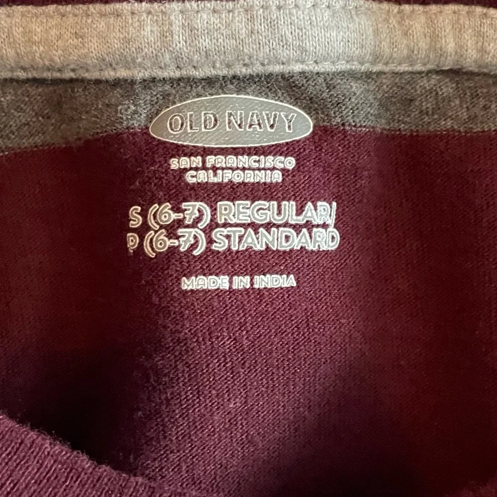 Old Navy Shirt Boys Size 6-7 Long Sleeve Crew Neck Maroon and Grey Stripes
